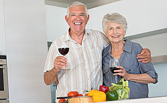 微笑,老年,夫妻,准备,食物,红酒