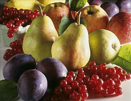 水果静物,梨,李子,红浆果,苹果