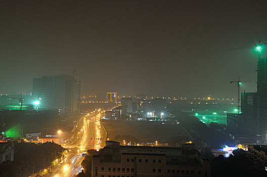 阴雨天的闵行夜景
