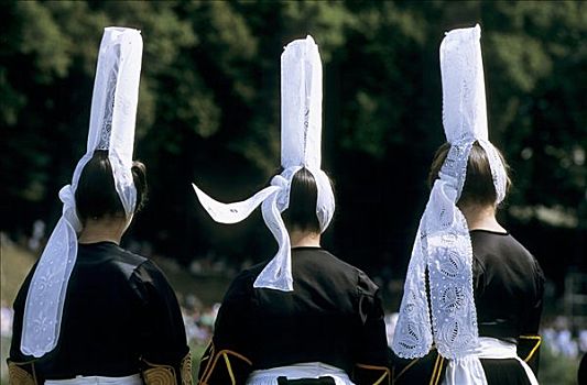 法国,布列塔尼半岛,莫尔比昂省,瓦纳,节日,三个女人,传统服装