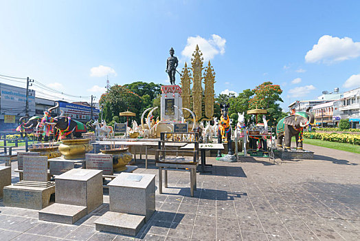 泰国清莱市中心三王纪念碑,孟莱王纪念碑