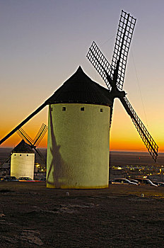 风车,日落,草原,雷阿尔城省,西班牙,欧洲