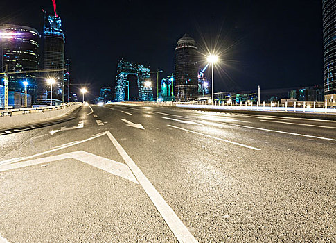 宽阔的城市道路交通