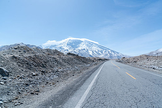 喀什慕士塔格峰公路