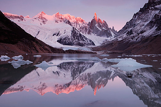 山丘,反射,黎明,洛斯格拉希亚雷斯国家公园,阿根廷,南美