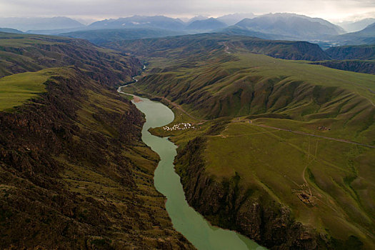 新疆喀拉峻草原阔克苏大峡谷风光