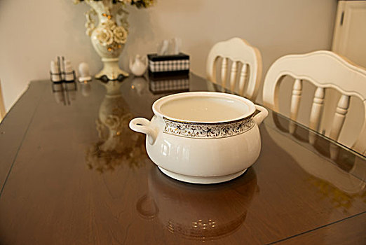 白色餐具陶瓷汤盆