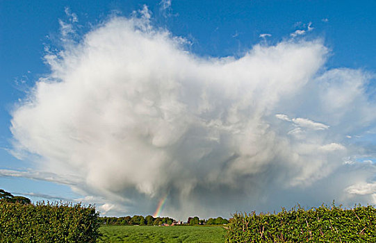 积云,风暴,云,彩虹,上方,农田,坎布里亚,英格兰,英国,欧洲