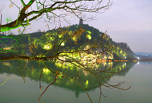 广西全州,湘江河畔雷公塔的美丽夜景