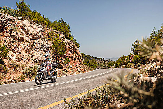 女人,骑,摩托车,山路,萨摩斯岛,希腊