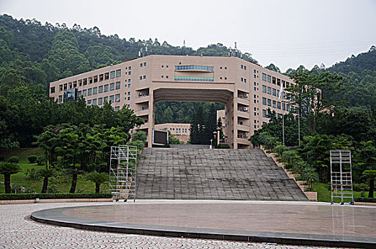 高等学府