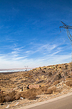 内蒙古阿拉善沙漠国家地质公园的输电塔