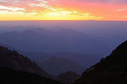 山峦,山顶,远景