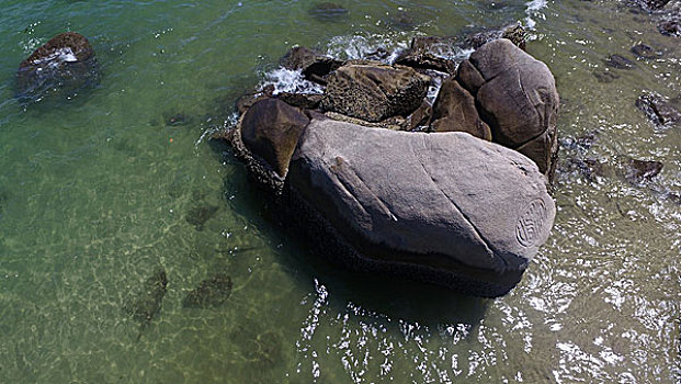 航拍深圳玫瑰海岸礁石