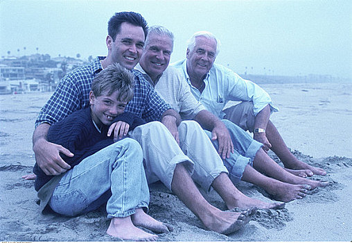 肖像,四代人,男人,坐,海滩