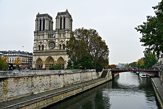 法国的巴黎圣母院