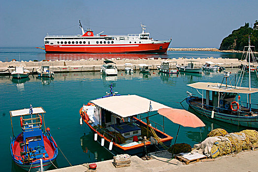 渡轮,进入,港口,凯法利尼亚岛,希腊