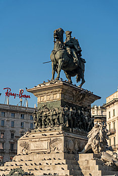 米兰埃马努埃尔二世骑马铜像