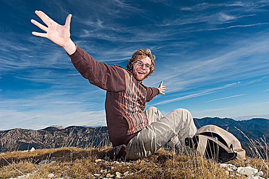 男青年,坐,山顶,波尔图,比利牛斯山脉,山脉,西班牙,欧洲