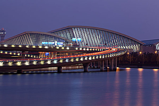 上海浦东国际机场1号航站楼夜景