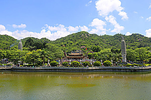 远观南普陀寺