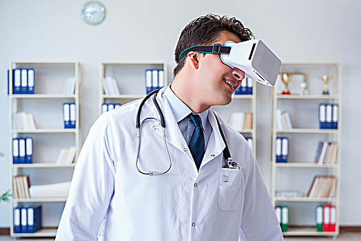 年轻,医生,看,核磁共振扫描,眼镜