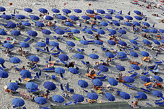 意大利,卡拉布里亚,折叠躺椅,伞,游泳,俯视,意大利南部,地中海,海滩,沙滩,人,旅游,日光浴,复原,放松,享受,休闲,度假,海滨度假