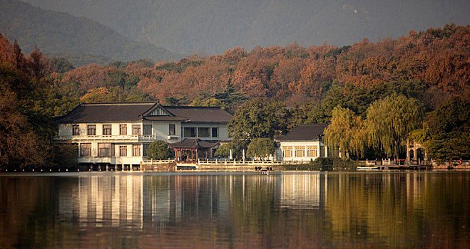 湖畔景观建筑