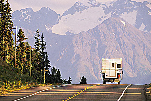 露营者,船,拖车,公路,靠近,哈得逊湾,山,背景,不列颠哥伦比亚省,加拿大
