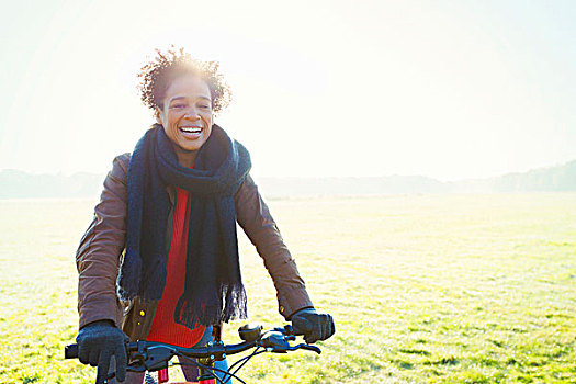微笑,女人,骑自行车,晴朗,公园,草