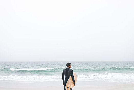 男性,冲浪,拿着,冲浪板,海滩