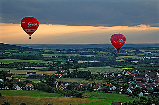 两个,热,空气,气球,黃昏,高处,乡村,上弗兰科尼亚,巴伐利亚,德国
