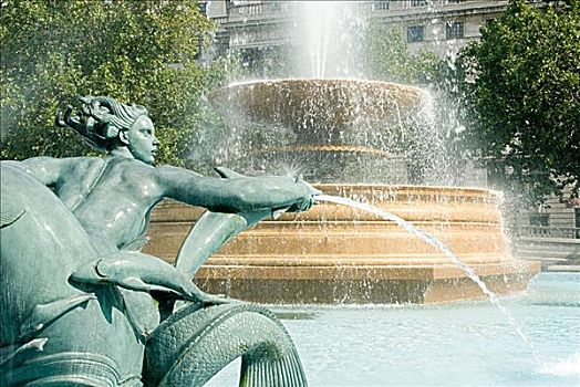 喷泉,特拉法尔加广场