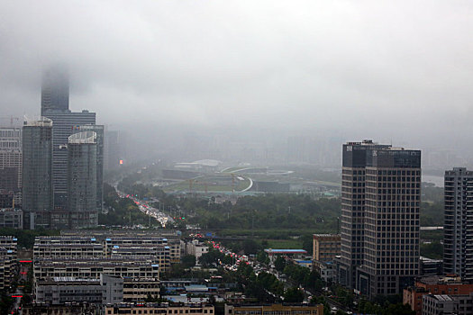 山东省日照市,台风,烟花,带来瓢泼大雨,百米高楼被乌云笼罩