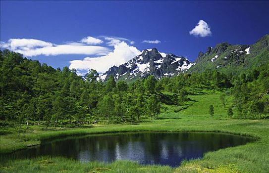 水塘,山脉,罗弗敦群岛,挪威