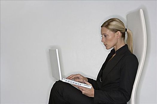女人,使用笔记本,电脑
