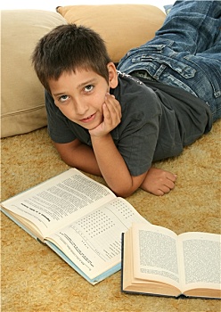 男孩,读书,地面