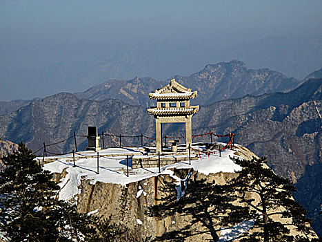 陕西-西岳华山群山环抱的下棋亭