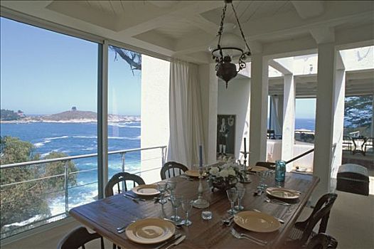 客厅,桌子,盘子,玻璃窗,海洋