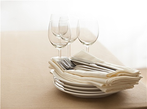 葡萄酒杯,餐具,盘子,餐巾