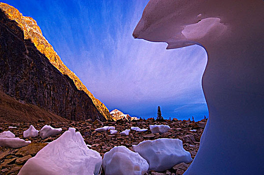 冰山,日出,伊迪斯卡维尔山,碧玉国家公园,艾伯塔省,加拿大