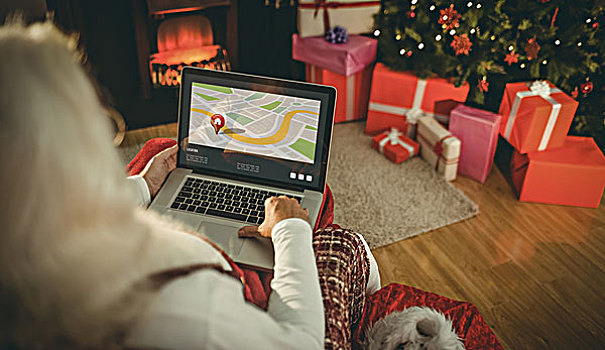 圣诞老人,坐,扶手椅,打字,笔记本电脑,在家,客厅