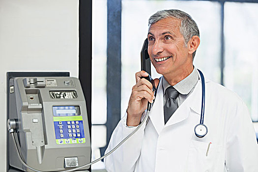 医生,公用电话,微笑,医院,走廊
