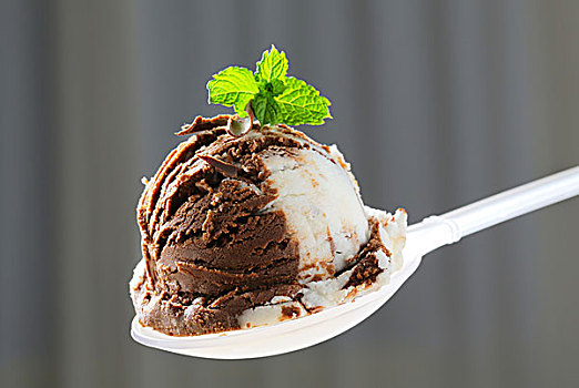 香草,巧克力冰淇淋