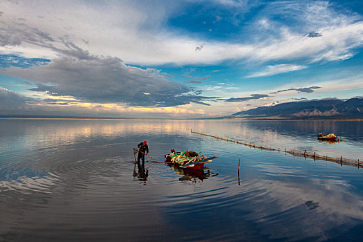 新疆哈密巴里坤湖