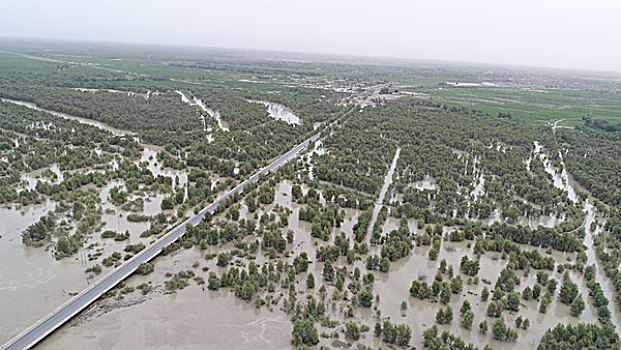 塔里木盆地沙漠公路