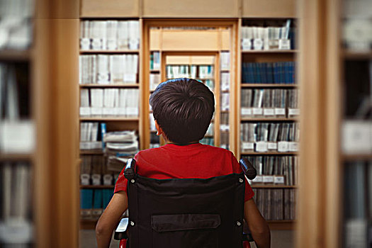 合成效果,图像,后视图,男孩,坐,轮椅,图书馆