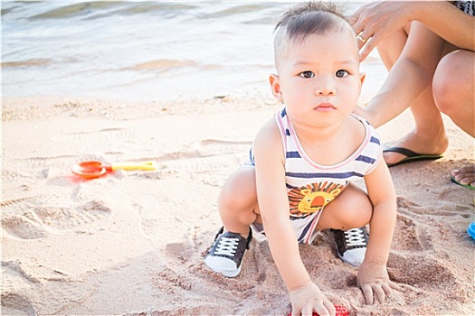 小,可爱,男孩,玩,沙子,海滩
