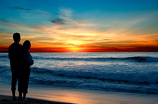 年轻,情侣,享受,日落,海滩