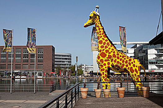 长颈鹿,雕塑,乐高玩具,砖,勒戈兰,发现,中心,杜伊斯堡,港口,北莱茵威斯特伐利亚,德国,欧洲